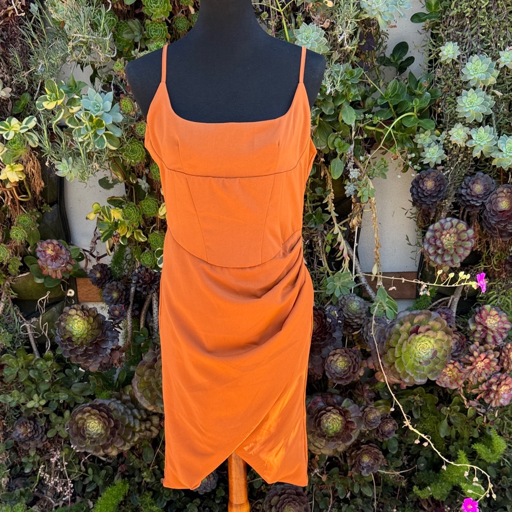 Chic Spaghetti Strap Midi Dress in Orange